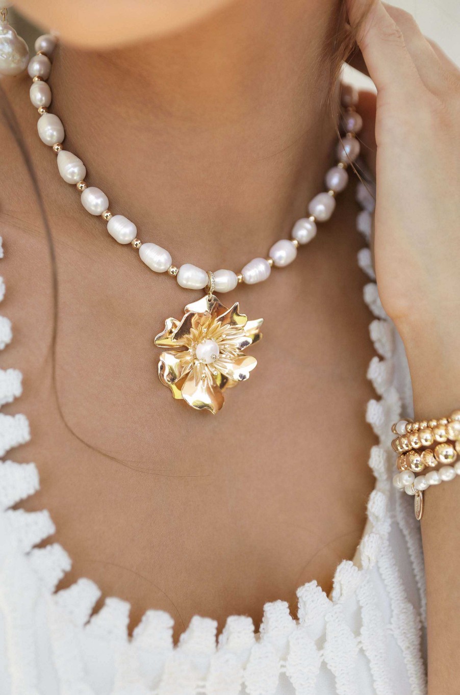 Necklaces Ettika | Golden Petals And Pearl 18K Gold Plated Necklace