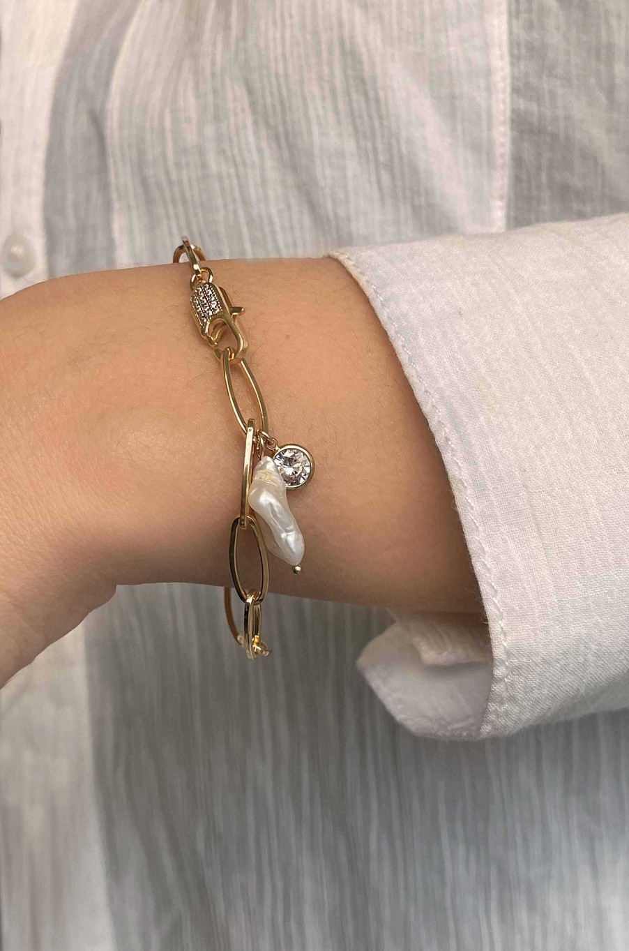 Bracelets Ettika | Ocean Secrets Pearl Charm 18K Gold Plated Chain Link Bracelet