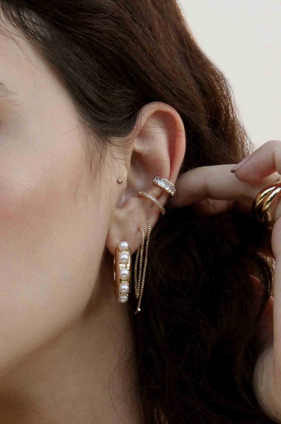 Earrings Ettika | Pearl & 18K Gold Plated Mini Huggie Hoop Earrings